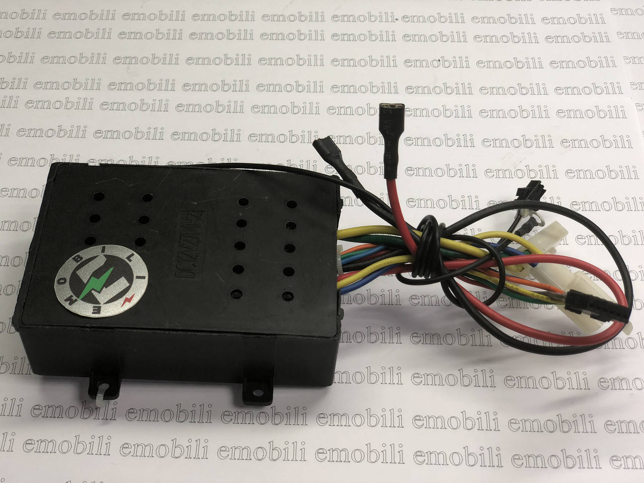 Плата/ блок управления/ контролер 27MHz, 12V, корпус черный, для детского электромобиля AUDI, BMW Z6
Плата/ блок управления/ контролер 27MHz, 12V, корпус черный, для детского электромобиля AUDI, BMW Z6