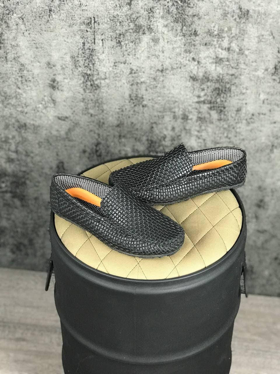 Мужские лоферы черные кожаные Турция
Мужские лоферы черные кожаные Турция