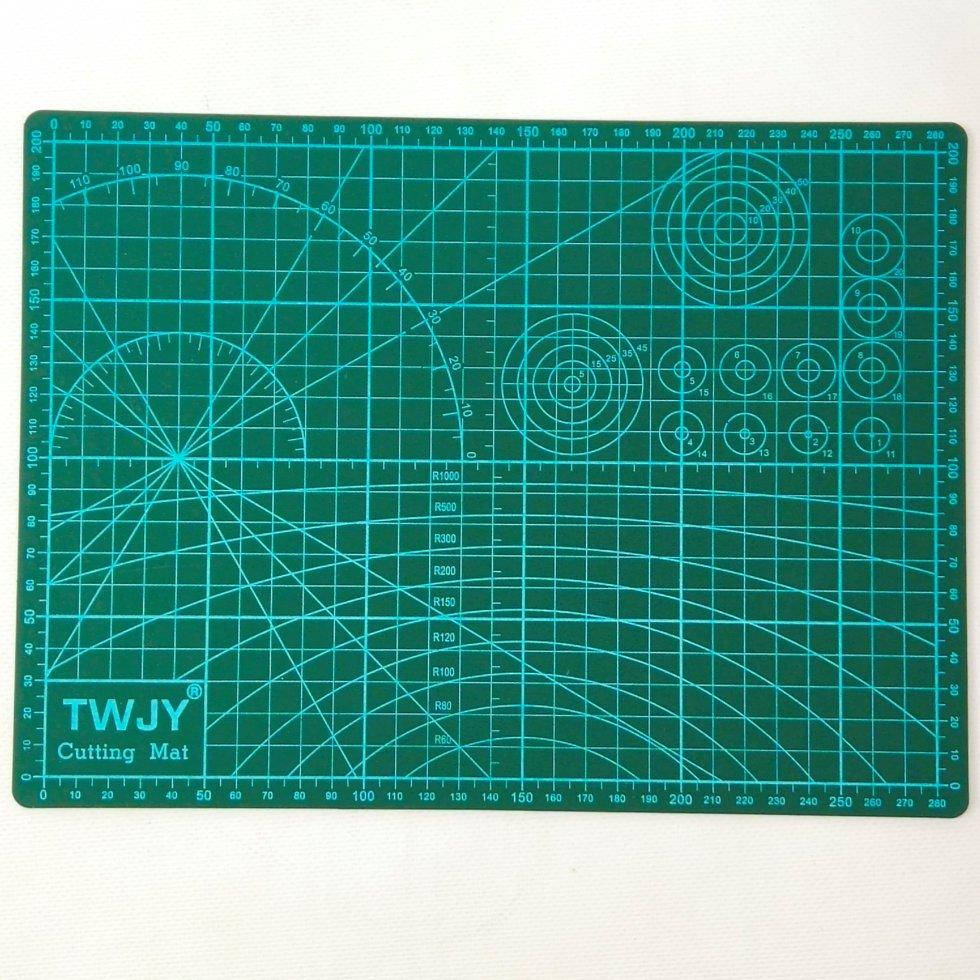 Самовосстанавливающийся раскройный коврик для пэчворка 30х22см (СИНДТЕКС-0823)
Самовосстанавливающийся раскройный коврик для пэчворка 30х22см (СИНДТЕКС-0823)