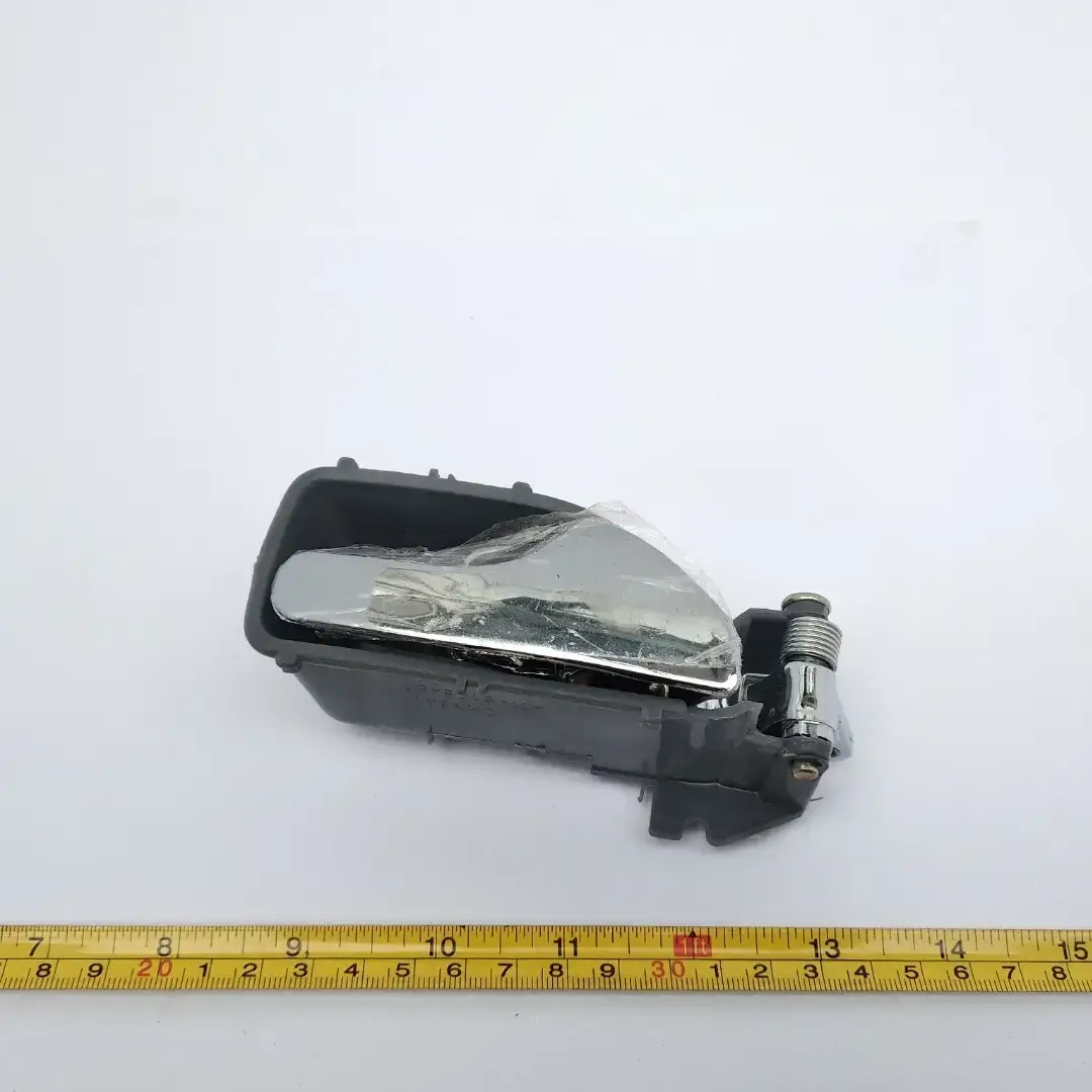 Ручка внутренняя правая (серая) Чери Амулет A15-6105450AL 
Ручка внутренняя правая (серая) Чери Амулет A15-6105450AL