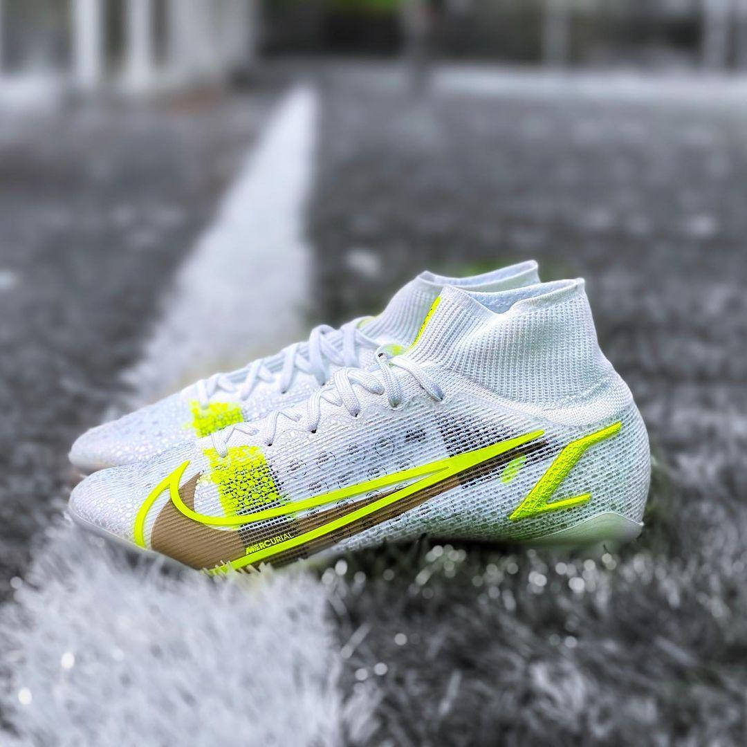 Бутсы футбольные Nike Mercurial SuperFLY VIII Elite FG футбольная обувь найк меркуриал суперфлай 8, Белый
Бутсы футбольные Nike Mercurial SuperFLY VIII Elite FG футбольная обувь найк меркуриал суперфлай 8, Белый