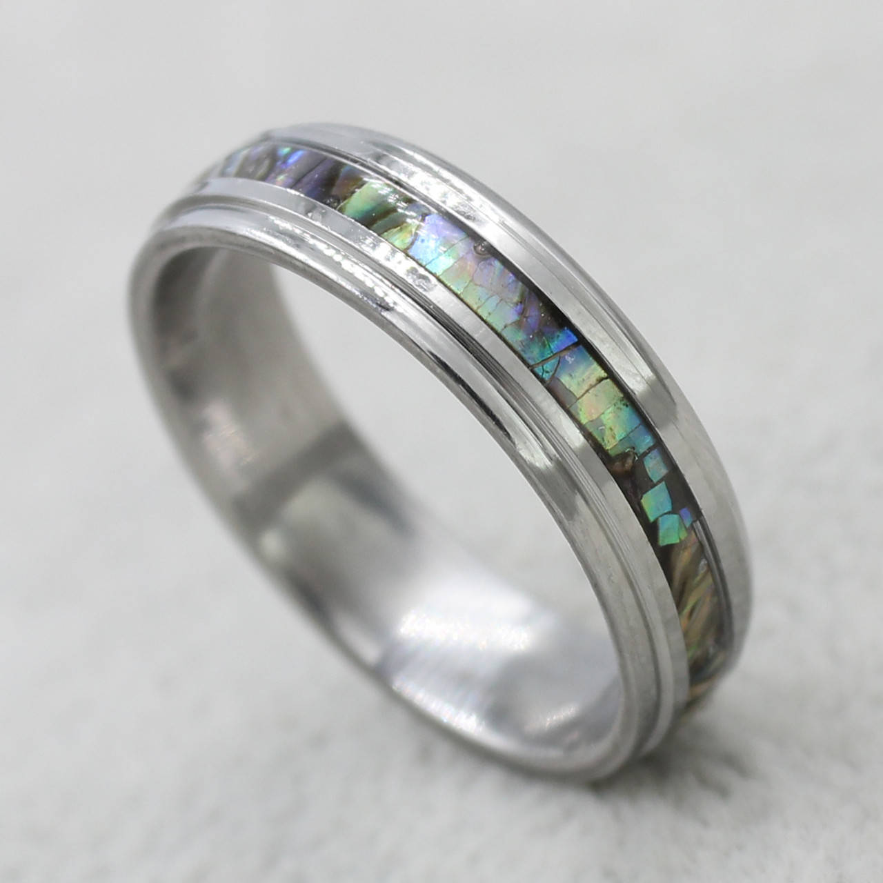 Кольцо серебристое из ювелирной медицинской стали от Stainless Steel марка 316L ширина 6 мм халиотис
Кольцо серебристое из ювелирной медицинской стали от Stainless Steel марка 316L ширина 6 мм халиотис