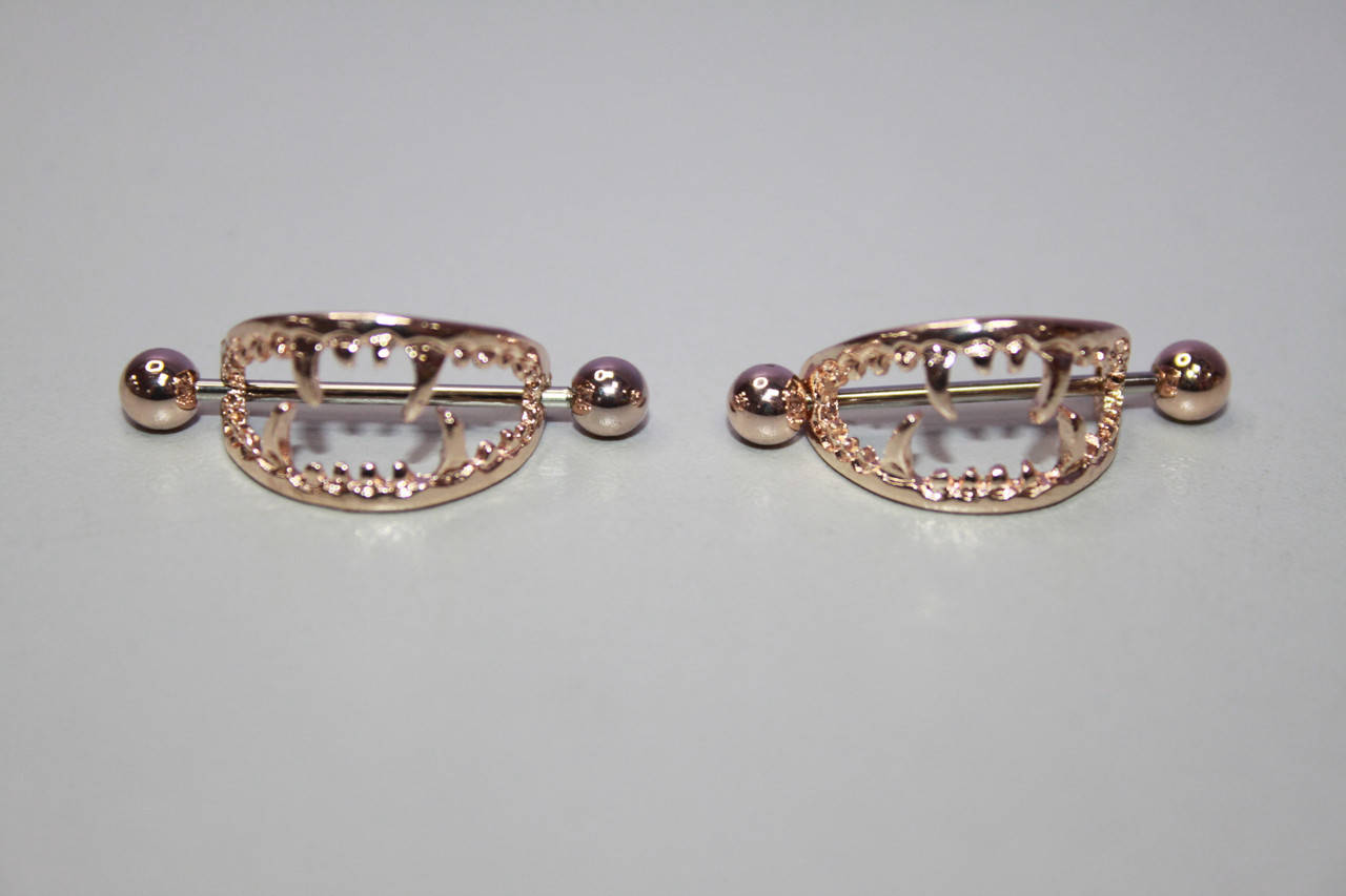 Сережка зубы для пирсинга соска 1 шт медицинская сталь украшение для груди золотистая
Сережка зубы для пирсинга соска 1 шт медицинская сталь украшение для груди золотистая