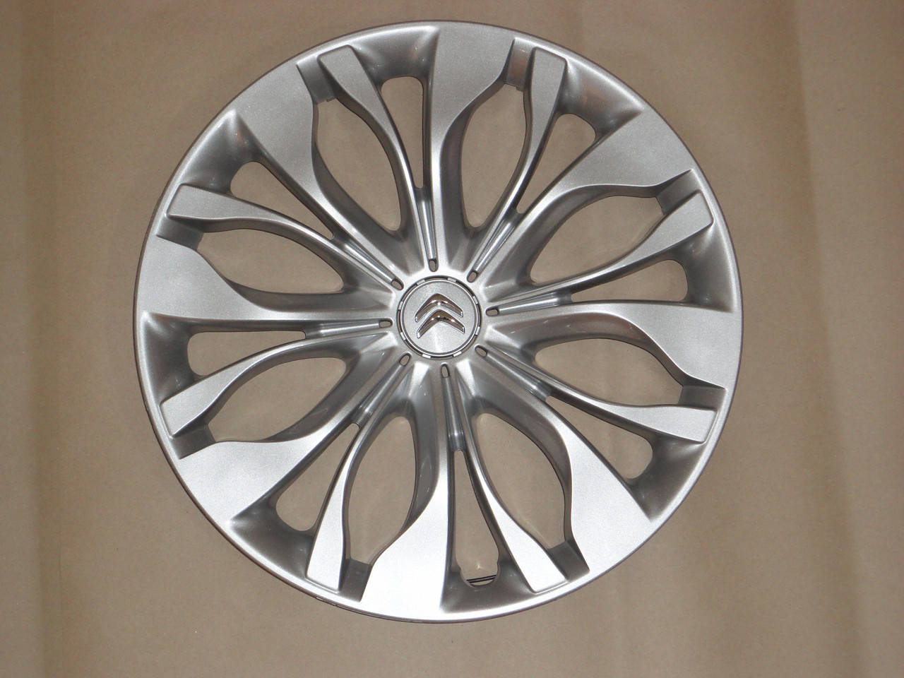 Оригинальные колпаки на Citroen C4 (Ситроен С4) R16
Оригинальные колпаки на Citroen C4 (Ситроен С4) R16