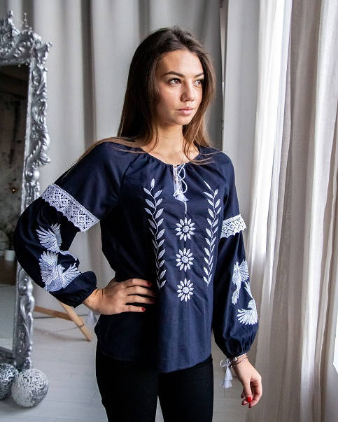 Вышиванка женская (батист) Птаха
Вышиванка женская (батист) Птаха