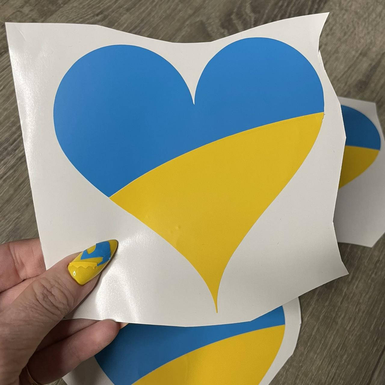 Наліпка на автомобіль жовтоблакитне "Серце" 13х13 см 
Наліпка на автомобіль жовтоблакитне "Серце" 13х13 см