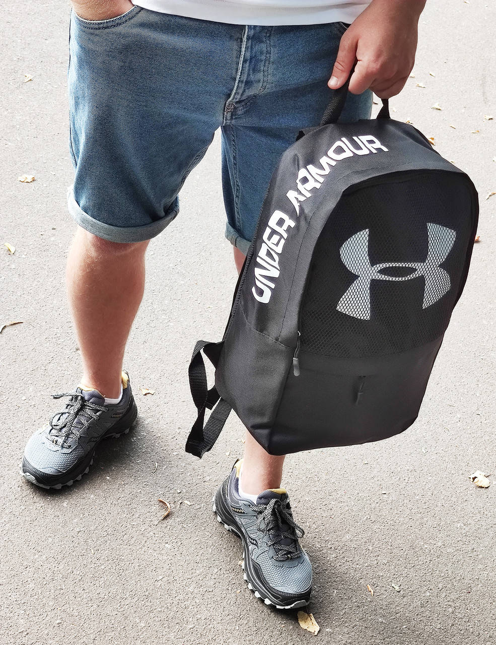 Стильный черный рюкзак Under Armour, удобный школьный портфель для ученика, из текстиля, 30 x 42 см 
Стильный черный рюкзак Under Armour, удобный школьный портфель для ученика, из текстиля, 30 x 42 см