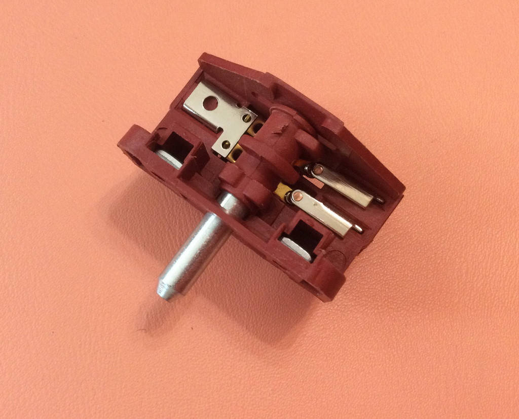 Переключатель четырехпозиционный Tibon 420 / 16А / 250V / Т125 (контакты снаружи 2+2) коричневый Турция
Переключатель четырехпозиционный Tibon 420 / 16А / 250V / Т125 (контакты снаружи 2+2) коричневый Турция