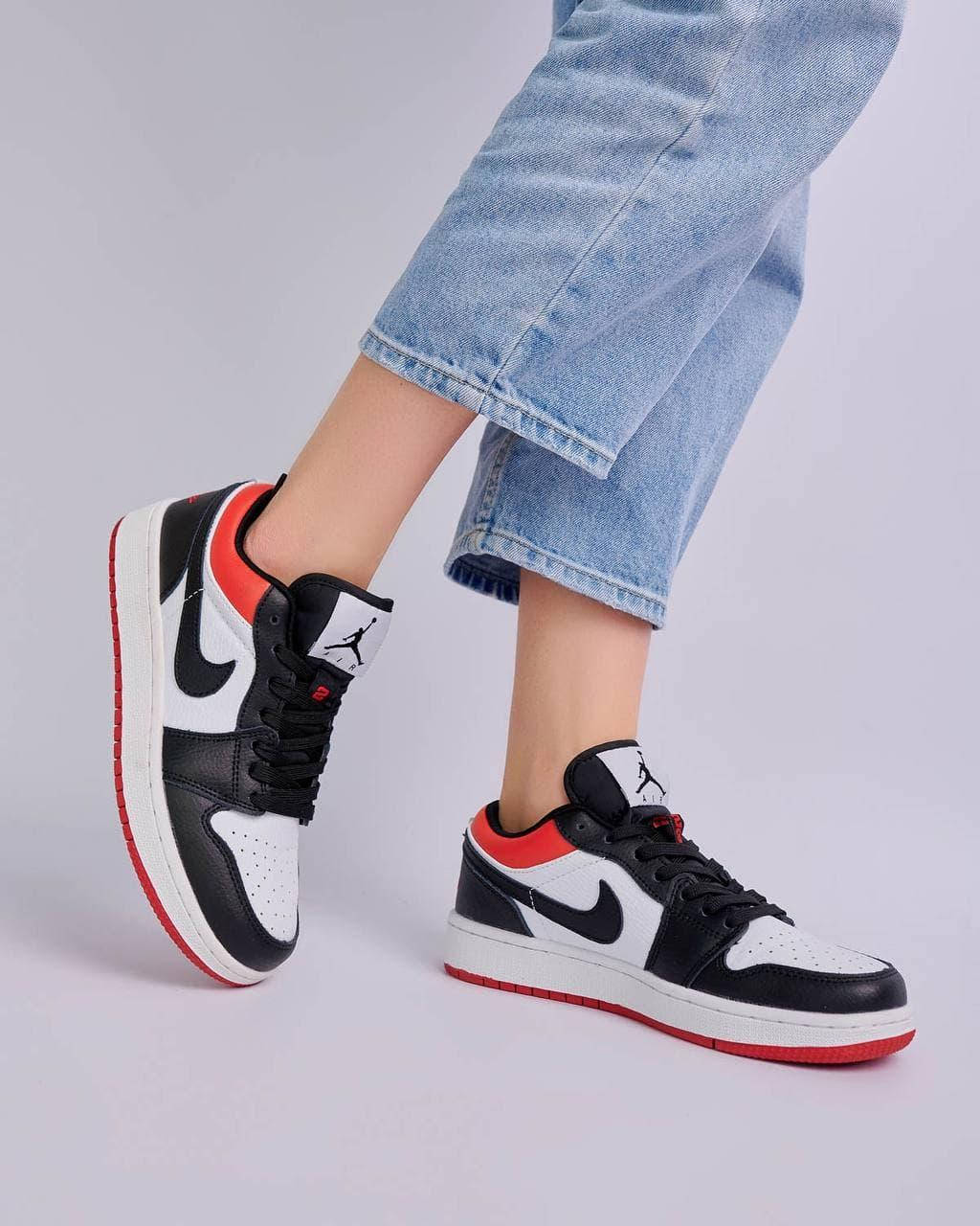 Кроссовки женские Nike Air Jordan Low Найк Джордан подростковые Черно-белые с красным Весна/лето/осень, Черно-белый
Кроссовки женские Nike Air Jordan Low Найк Джордан подростковые Черно-белые с красным Весна/лето/осень, Черно-белый