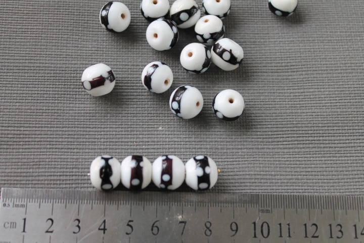 Бусины Лэмпворк (Lampwork) 13 мм, 1 шт
Бусины Лэмпворк (Lampwork) 13 мм, 1 шт