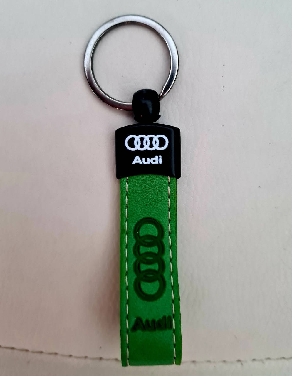Брелок автомобильный кожанный для ключей Audi Ауди зеленый !Качество! Турция! Брелок для ключей авто, Зелёный
Брелок автомобильный кожанный для ключей Audi Ауди зеленый !Качество! Турция! Брелок для ключей авто, Зелёный