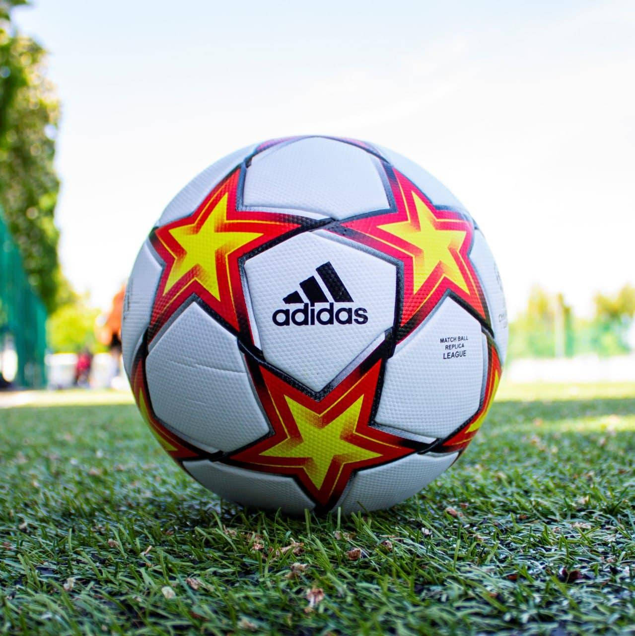 Футбольный Мяч Лиги Чемпионов 2021-2022 бело-оранжевый размер №5 Adidas UEFA Champions League Final
Футбольный Мяч Лиги Чемпионов 2021-2022 бело-оранжевый размер №5 Adidas UEFA Champions League Final