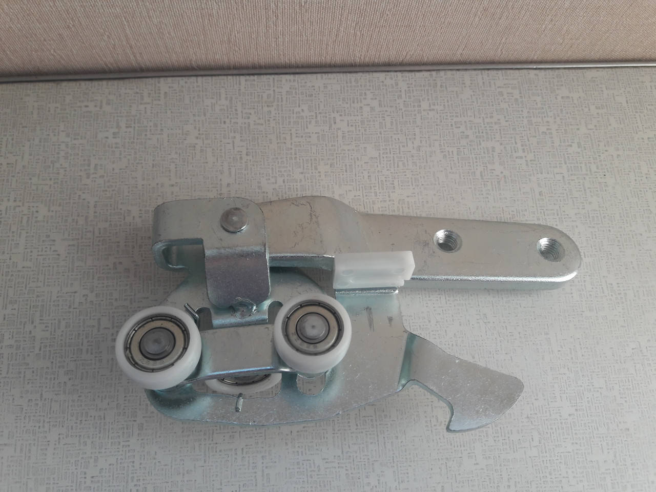 Ролик боковой сдвижной двери нижний Fiat Ducato, Peugeot Boxer, Citroen Jumper (2002-2006), 1352331080, 9033S0, Светло-серый
Ролик боковой сдвижной двери нижний Fiat Ducato, Peugeot Boxer, Citroen Jumper (2002-2006), 1352331080, 9033S0, Светло-серый