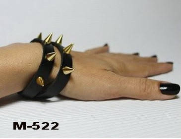 Браслет женский длинный из натуральной кожи с золотыми шипами по всей длине
Браслет женский длинный из натуральной кожи с золотыми шипами по всей длине