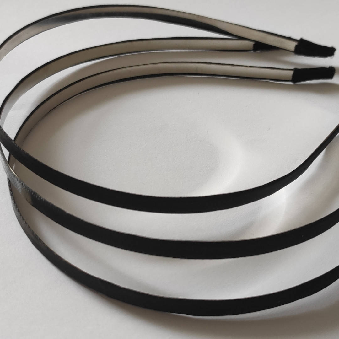 Обруч металл с атласной лентой , чёрный, Черный 
Обруч металл с атласной лентой , чёрный, Черный