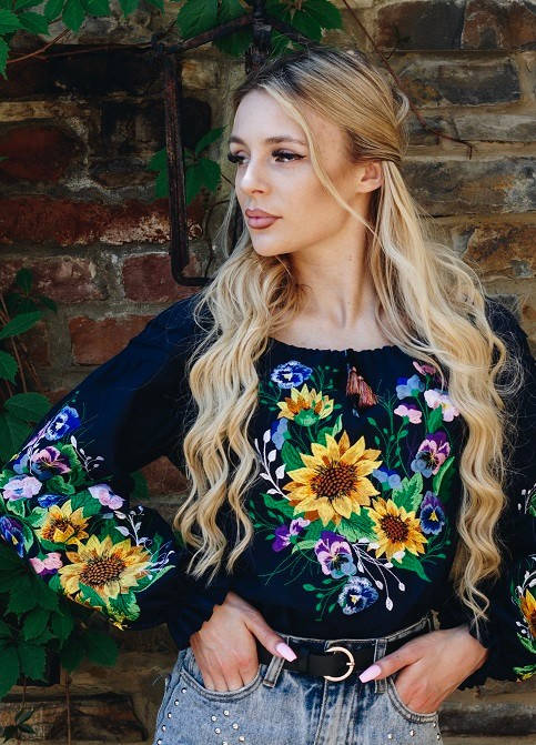 Блуза расшита яркими цветами, Синий
Блуза расшита яркими цветами, Синий