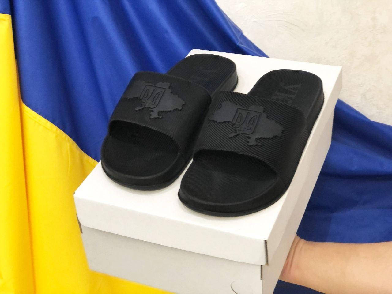 Мужские шлепанцы домашние шлепки черные сланцы пляжная обувь с картой Украины 46, Черный
Мужские шлепанцы домашние шлепки черные сланцы пляжная обувь с картой Украины 46, Черный