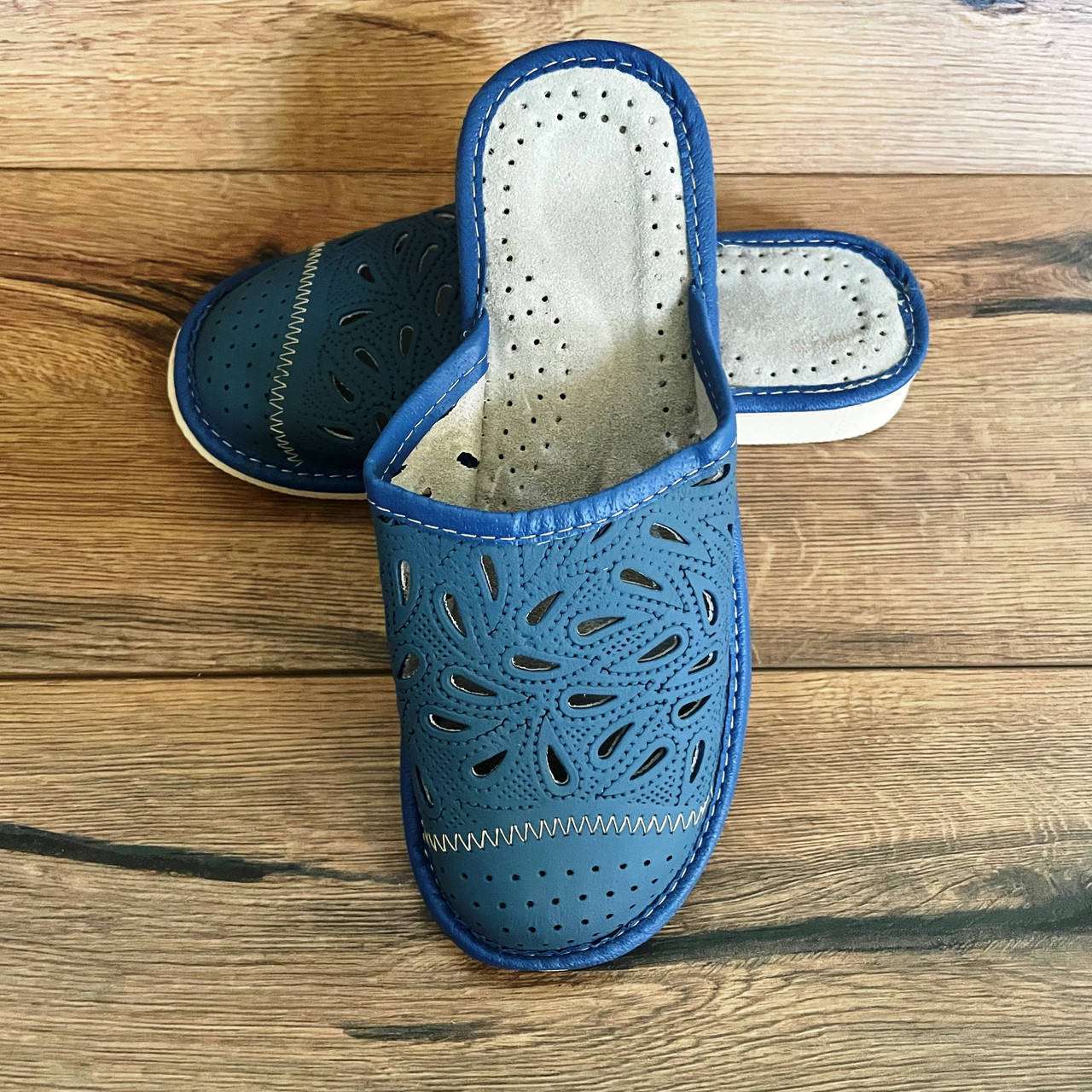 Кожаные тапочки летние, женские ТЛЖ12 38, Синий
Кожаные тапочки летние, женские ТЛЖ12 38, Синий