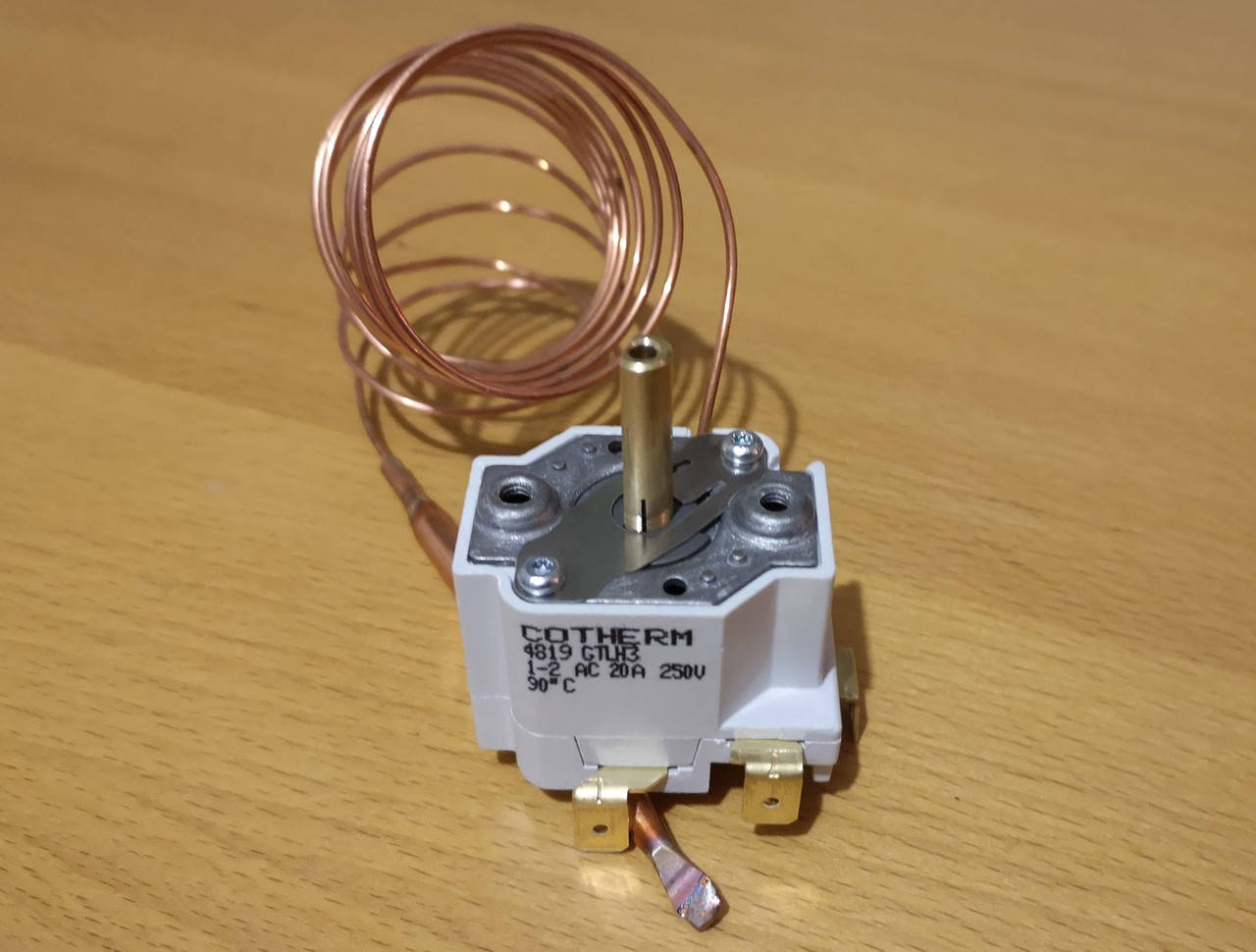 Cotherm GTLH3/90 — Термостат капиллярный 20А/250V, Toff=90, капил. 1500мм, трёхконтактный, для котла (Франция)
Cotherm GTLH3/90 — Термостат капиллярный 20А/250V, Toff=90, капил. 1500мм, трёхконтактный, для котла (Франция)