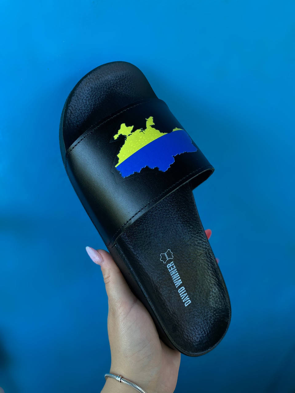 Шлепанцы Украина черные натуральная кожа карта Украины мужские шлепки тапочки тапки сланцы кожаные шлепанцы, Черный
Шлепанцы Украина черные натуральная кожа карта Украины мужские шлепки тапочки тапки сланцы кожаные шлепанцы, Черный