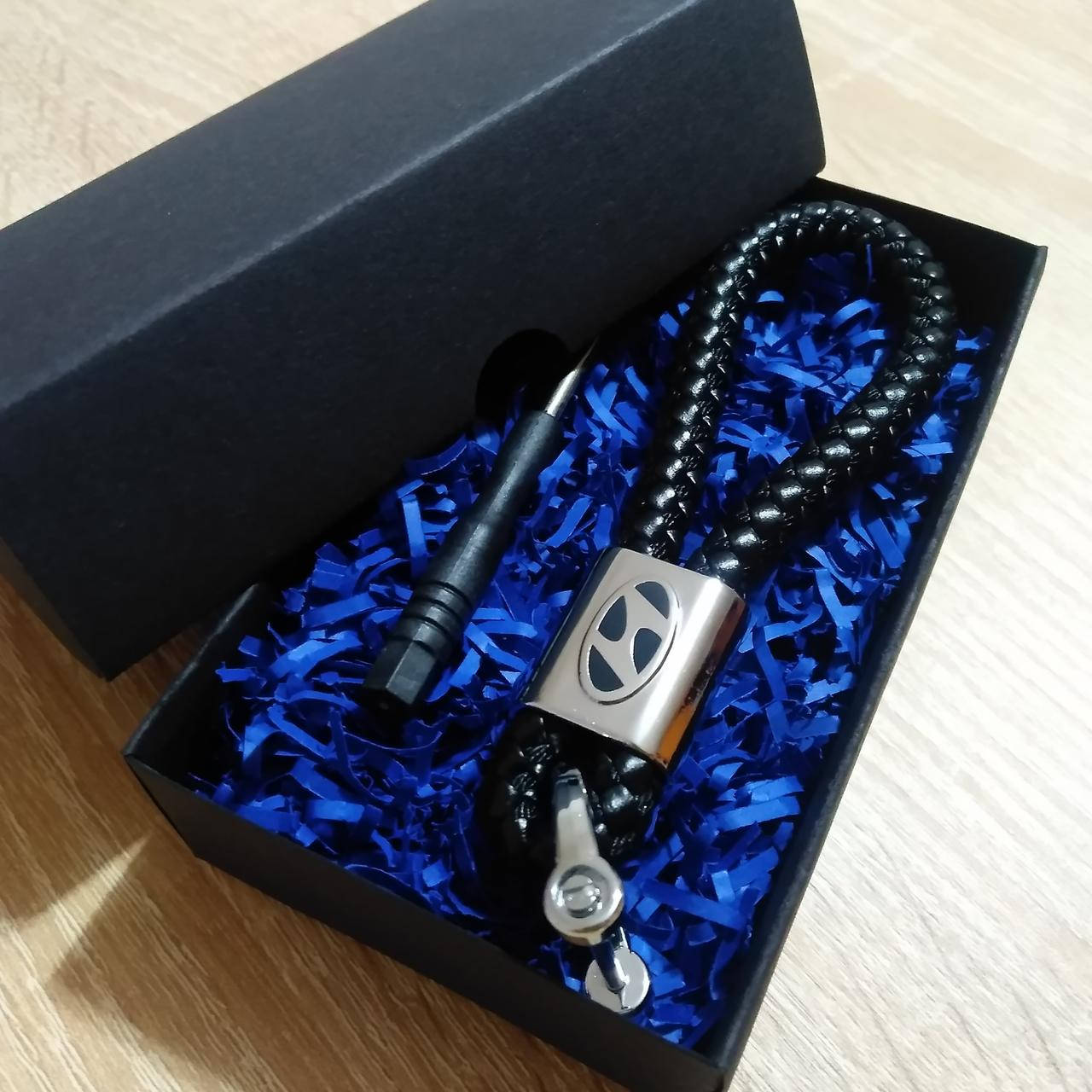 Брелок для автомобиля Hyundai кожаный с логотипом автомобіля хюндай + подарункова коробка, Черный
Брелок для автомобиля Hyundai кожаный с логотипом автомобіля хюндай + подарункова коробка, Черный