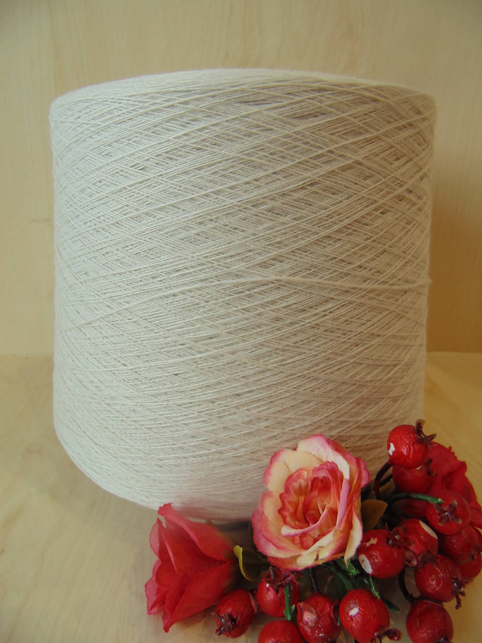 Пряжа с Кашемиром от New Mill art Baxter 10% WS 40% WO Shetland Lambswool 30%VI 20% PA 1800 м/100гр Белый беж, Бежевый 
Пряжа с Кашемиром от New Mill art Baxter 10% WS 40% WO Shetland Lambswool 30%VI 20% PA 1800 м/100гр Белый беж, Бежевый