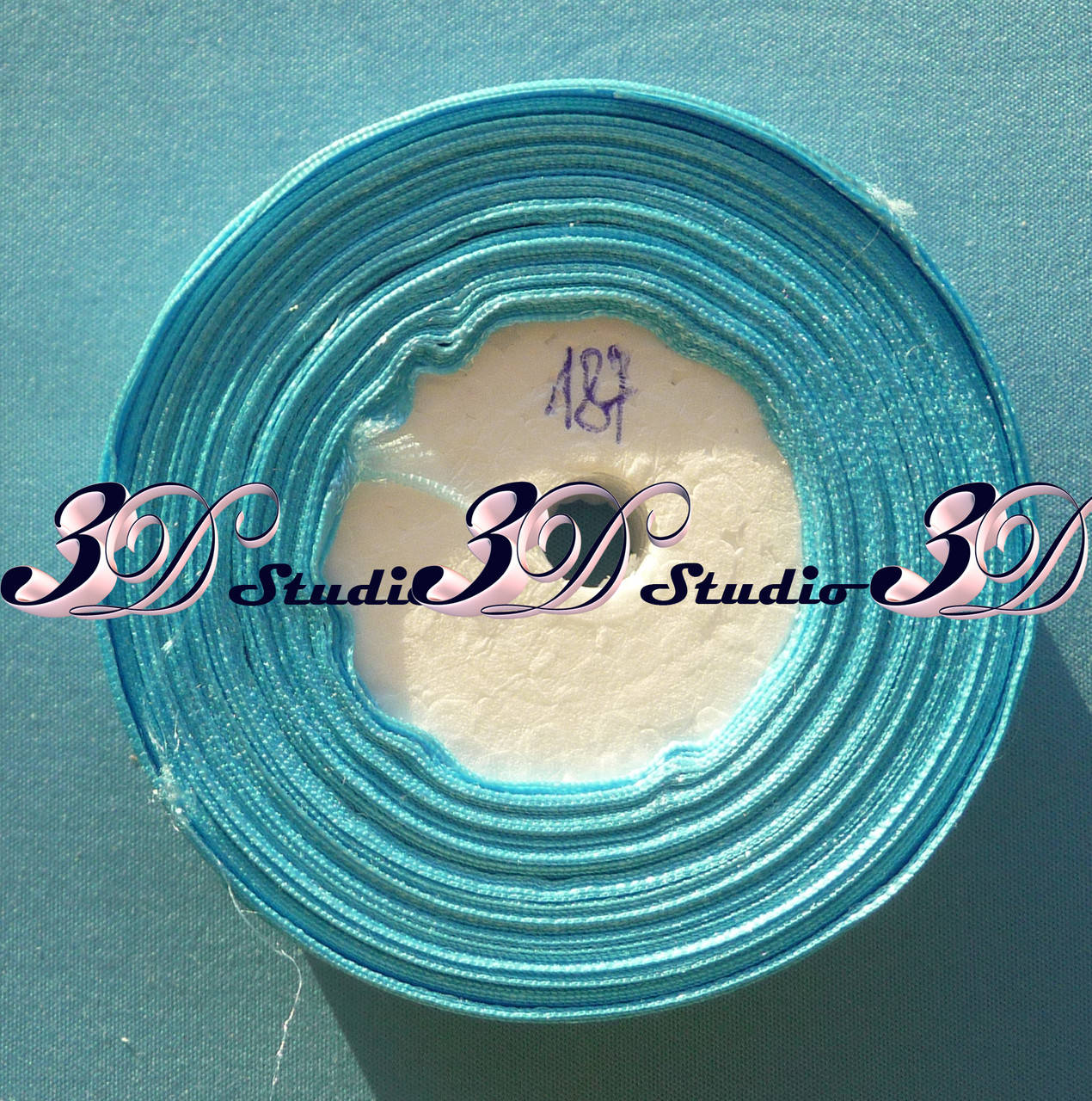 Лента атласная цвет №187 (небесно-голубой) шириной 2,5 см 
Лента атласная цвет №187 (небесно-голубой) шириной 2,5 см