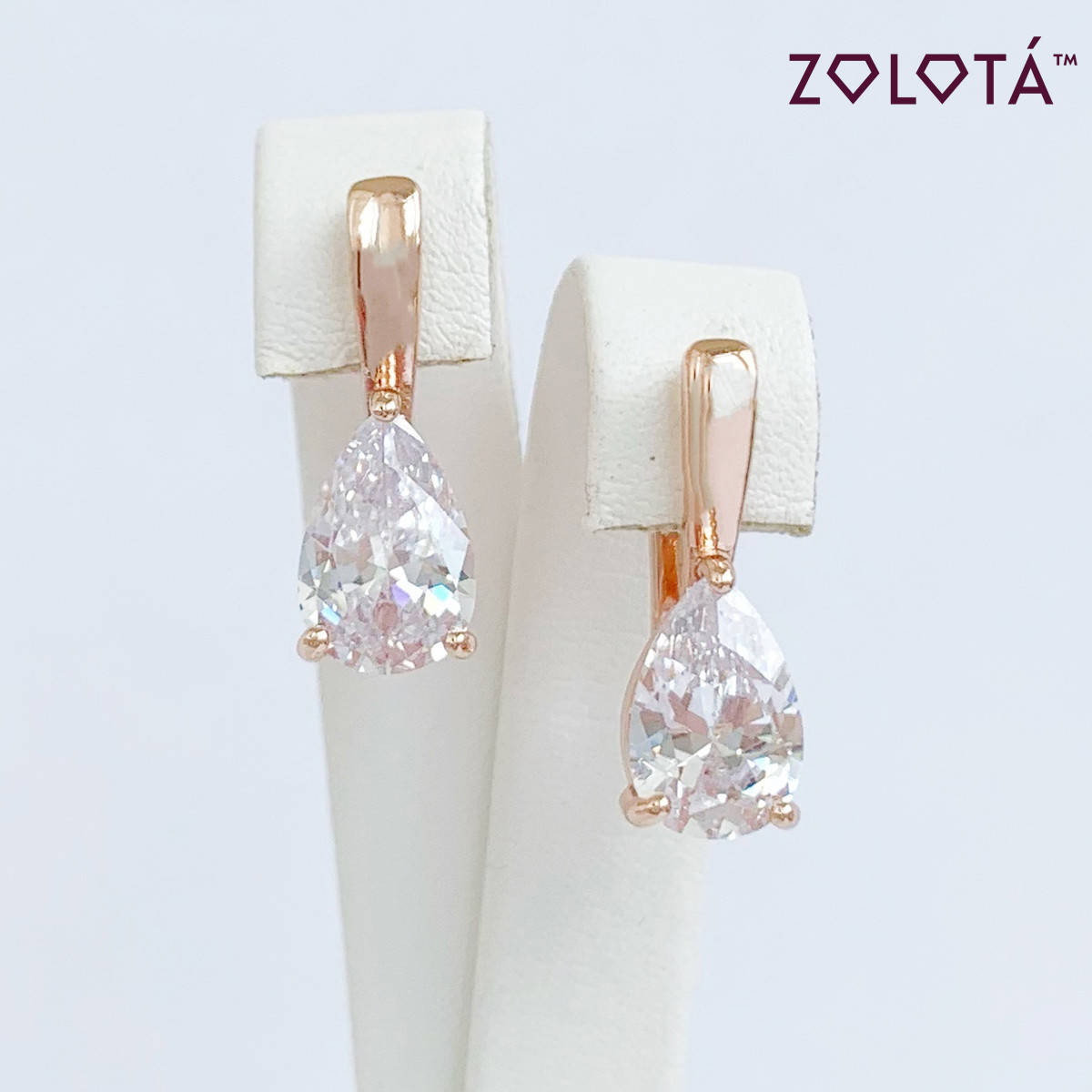 Серьги Zolota, размер 25х8 мм, белые фианиты (куб. цирконий), вес 4 г, позолота PO, ЗЛ01560 (1)
Серьги Zolota, размер 25х8 мм, белые фианиты (куб. цирконий), вес 4 г, позолота PO, ЗЛ01560 (1)