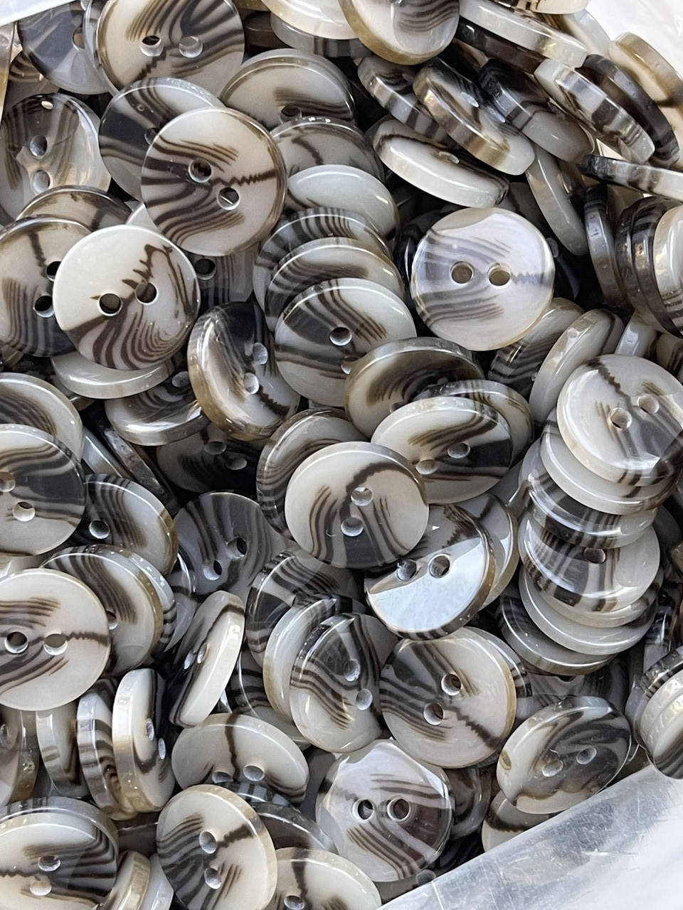 Пуговицы бежево-черные 15мм, 12.5мм, Бежевый 
Пуговицы бежево-черные 15мм, 12.5мм, Бежевый