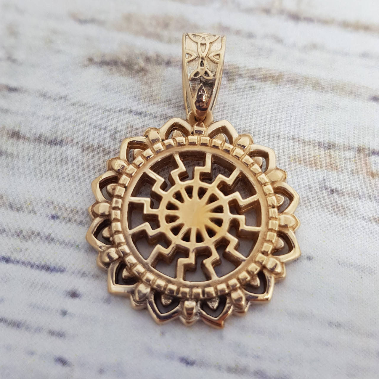 Черное солнце кулон оберег амулет
Черное солнце кулон оберег амулет