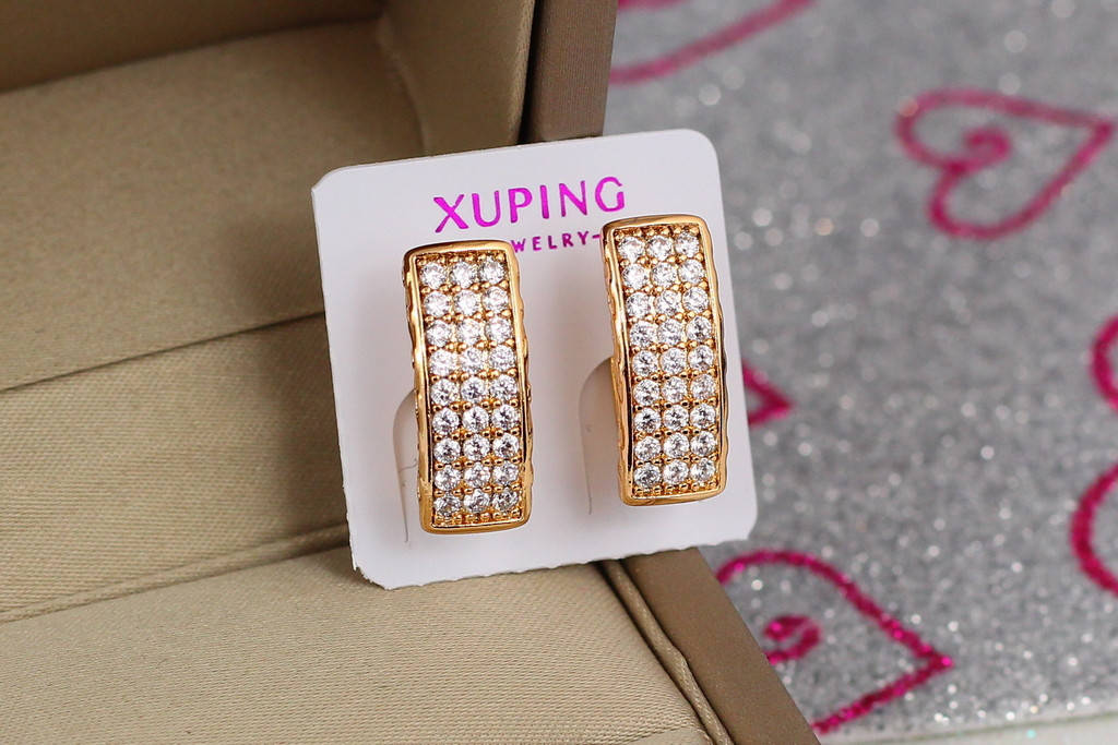 Серьги Xuping Jewelry прямоугольник с тремя дорожками из камней 1.7 см золотистые
Серьги Xuping Jewelry прямоугольник с тремя дорожками из камней 1.7 см золотистые