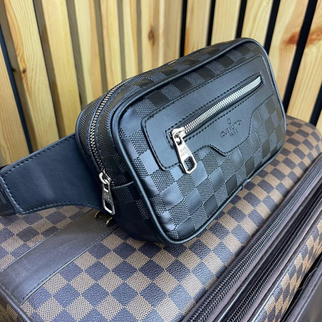 Стильная сумка через плече Louis Vuitton черного цвета сумка бананка через плече Луи Виттон черного цвета, Черный
Стильная сумка через плече Louis Vuitton черного цвета сумка бананка через плече Луи Виттон черного цвета, Черный