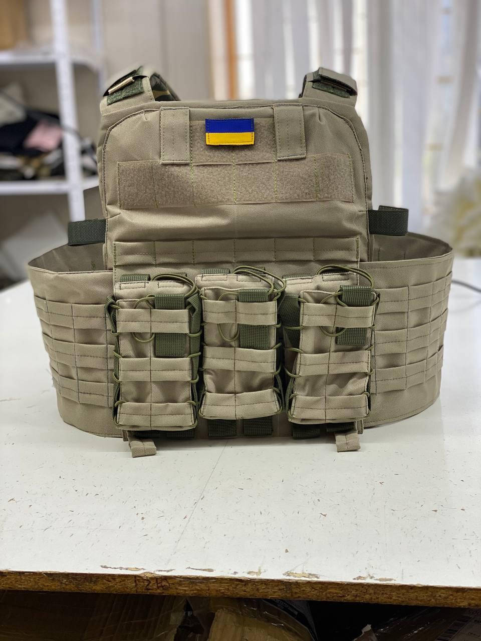 Плитоноски с тремя сьемными подсумками под магазин АК. Универсальное крепление Молли Усиленая Липучка
Плитоноски с тремя сьемными подсумками под магазин АК. Универсальное крепление Молли Усиленая Липучка