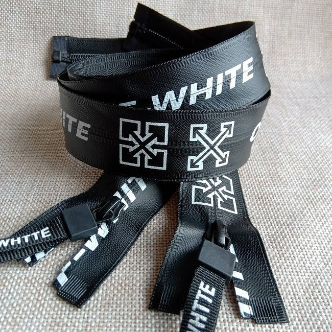 Молния водоот. "OFF - WHITE" 75 см, спиральная., потайная, тип-7, 1 бег., черная. (1919)
Молния водоот. "OFF - WHITE" 75 см, спиральная., потайная, тип-7, 1 бег., черная. (1919)