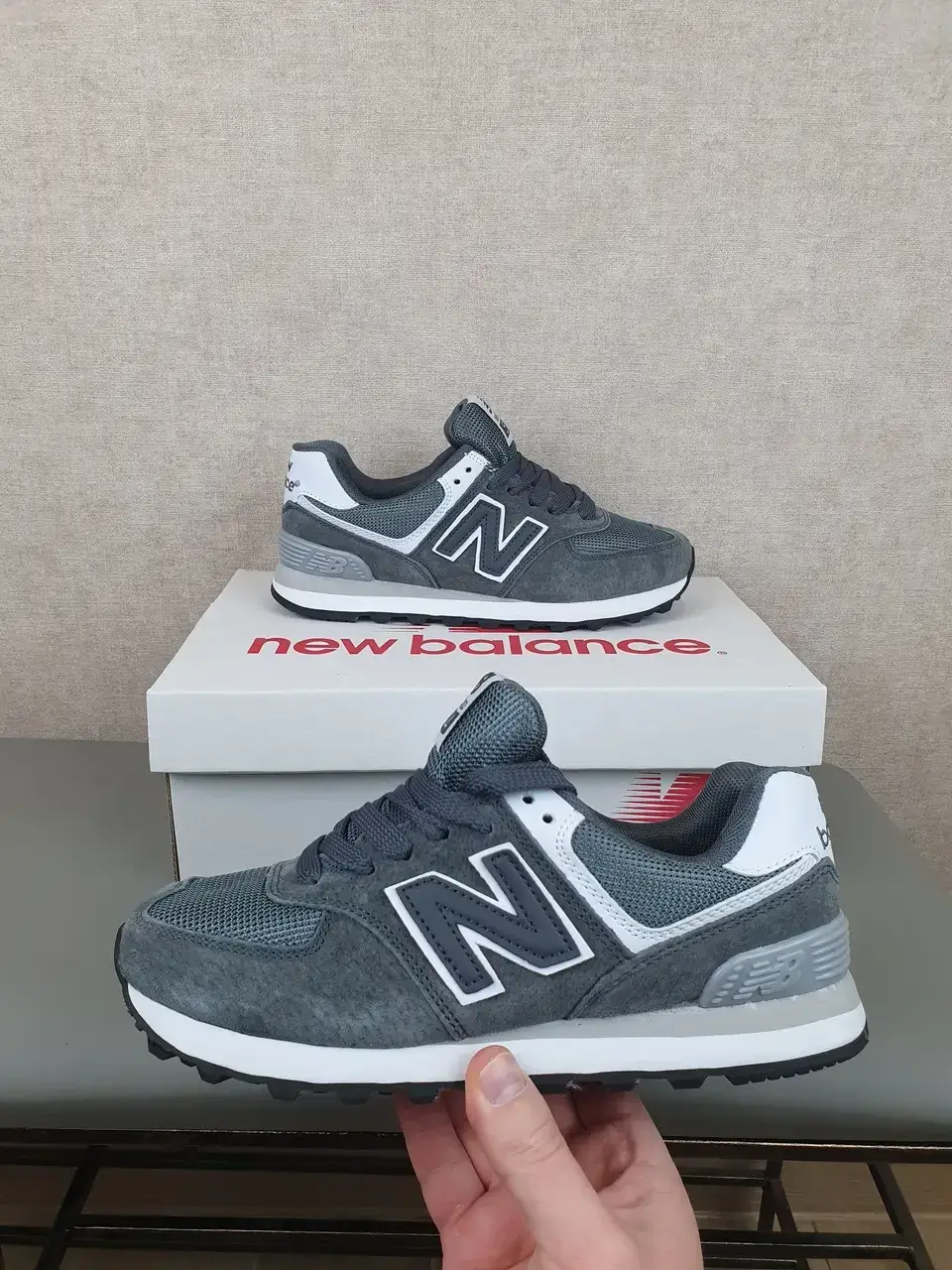 Серые кроссовки в замше на весну Нью Беланс 574. New Balance 574 Grey White кроссовки повседневные, Серый
Серые кроссовки в замше на весну Нью Беланс 574. New Balance 574 Grey White кроссовки повседневные, Серый