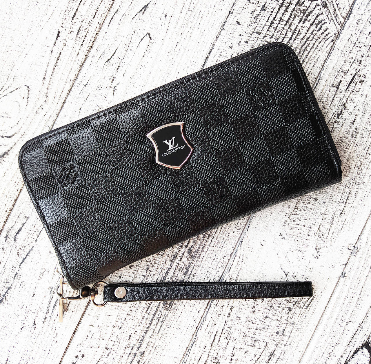 Мужской клатч Louis Vuitton из эко-кожи черный, брендовое мужское портмоне Louis Vuitton на "молнии"
Мужской клатч Louis Vuitton из эко-кожи черный, брендовое мужское портмоне Louis Vuitton на "молнии"