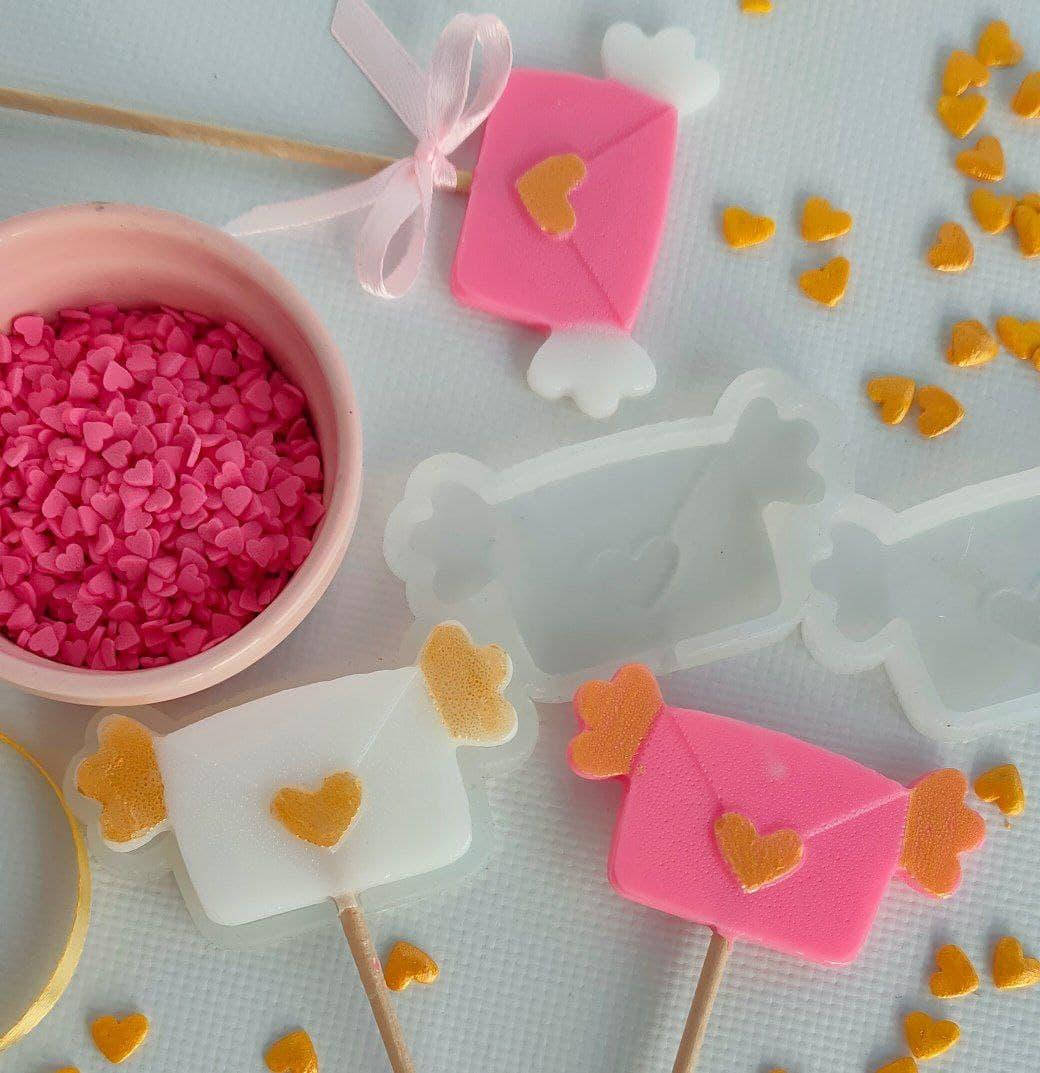 Силиконовый молд для леденцов "Конверт с крыльями"
Силиконовый молд для леденцов "Конверт с крыльями"