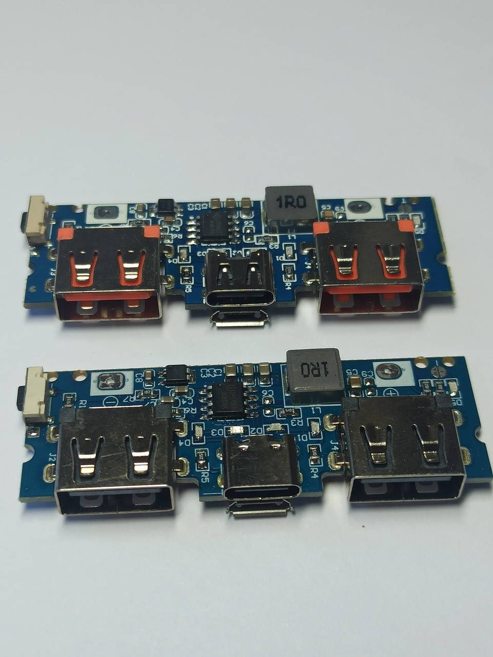 Повербанка плата USB 5V 2- 2.4A li ion аккумулятор контроллер micro USB Powerbank с индикация ip5407
Повербанка плата USB 5V 2- 2.4A li ion аккумулятор контроллер micro USB Powerbank с индикация ip5407