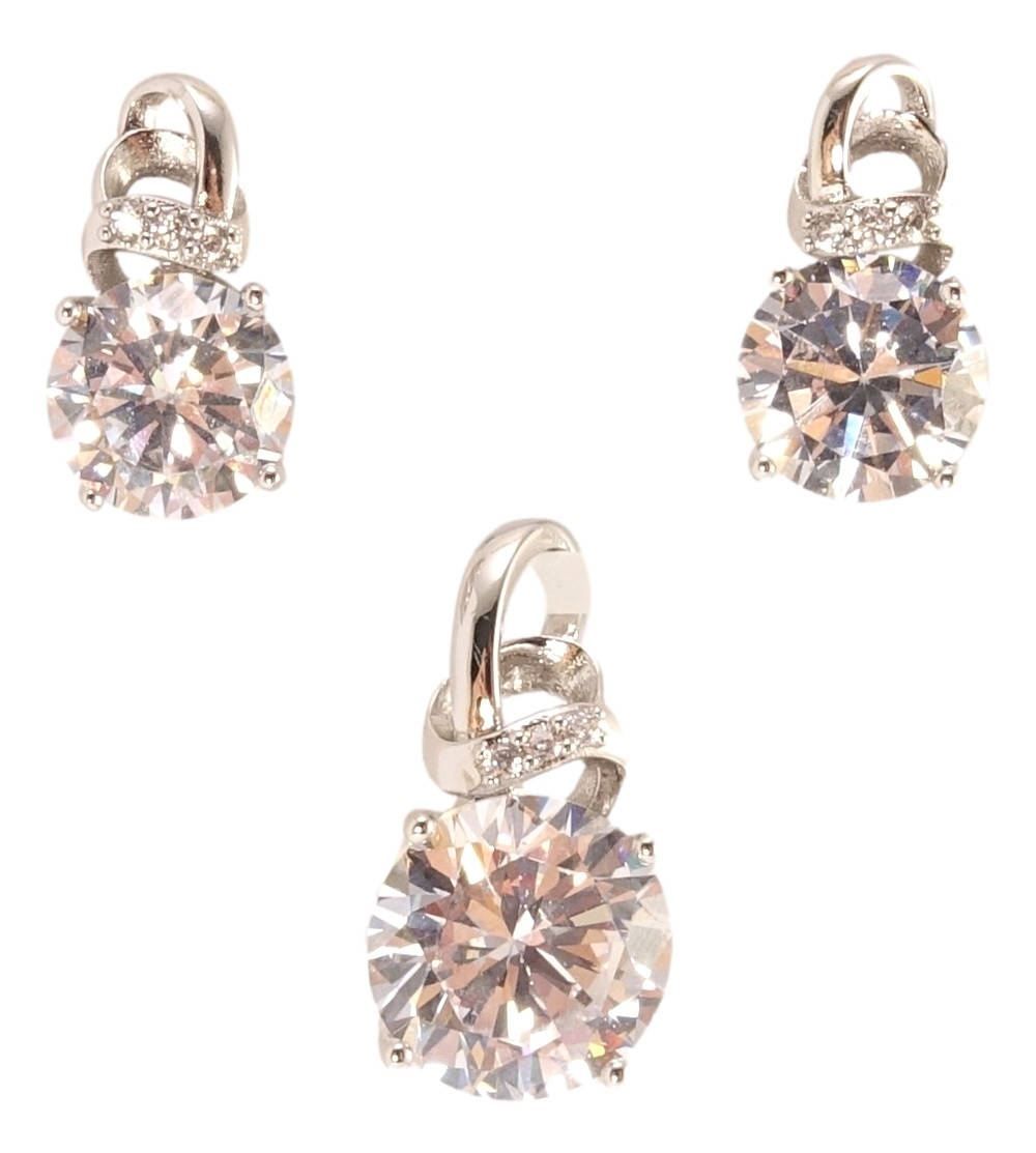 Набор Xuping Родий Серьги Кулон "Кристаллы на декоративных петельках"
Набор Xuping Родий Серьги Кулон "Кристаллы на декоративных петельках"