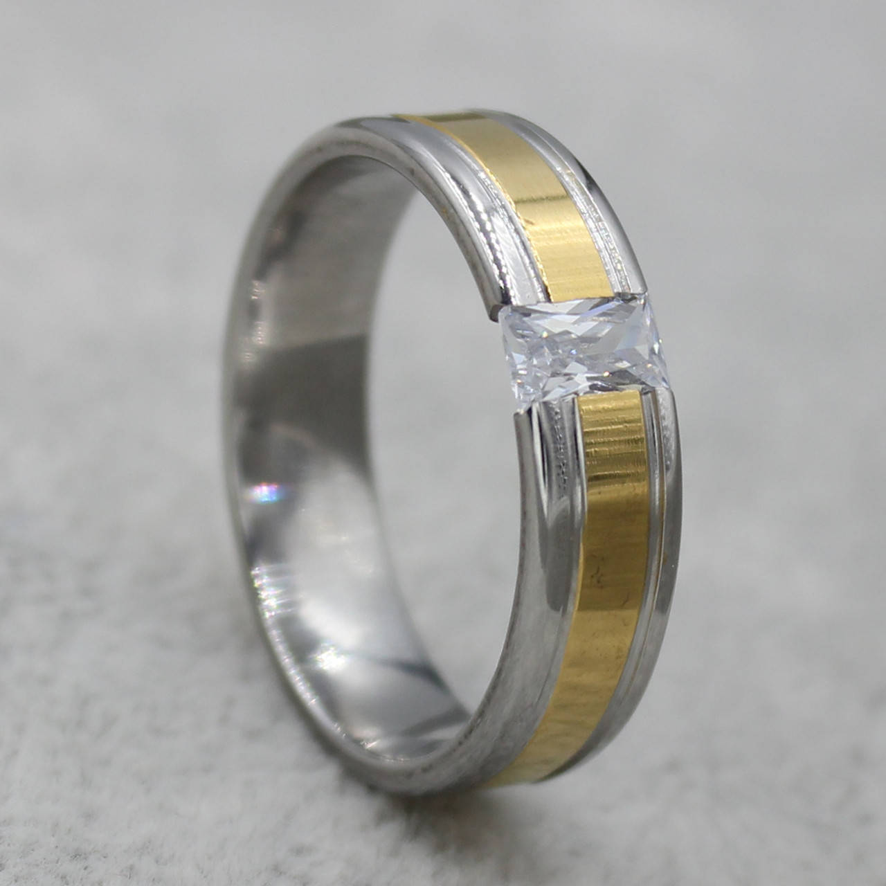 Кольцо серебристое из ювелирной медицинской стали от Stainless Steel марка 316 L ширина 7 мм кристал
Кольцо серебристое из ювелирной медицинской стали от Stainless Steel марка 316 L ширина 7 мм кристал