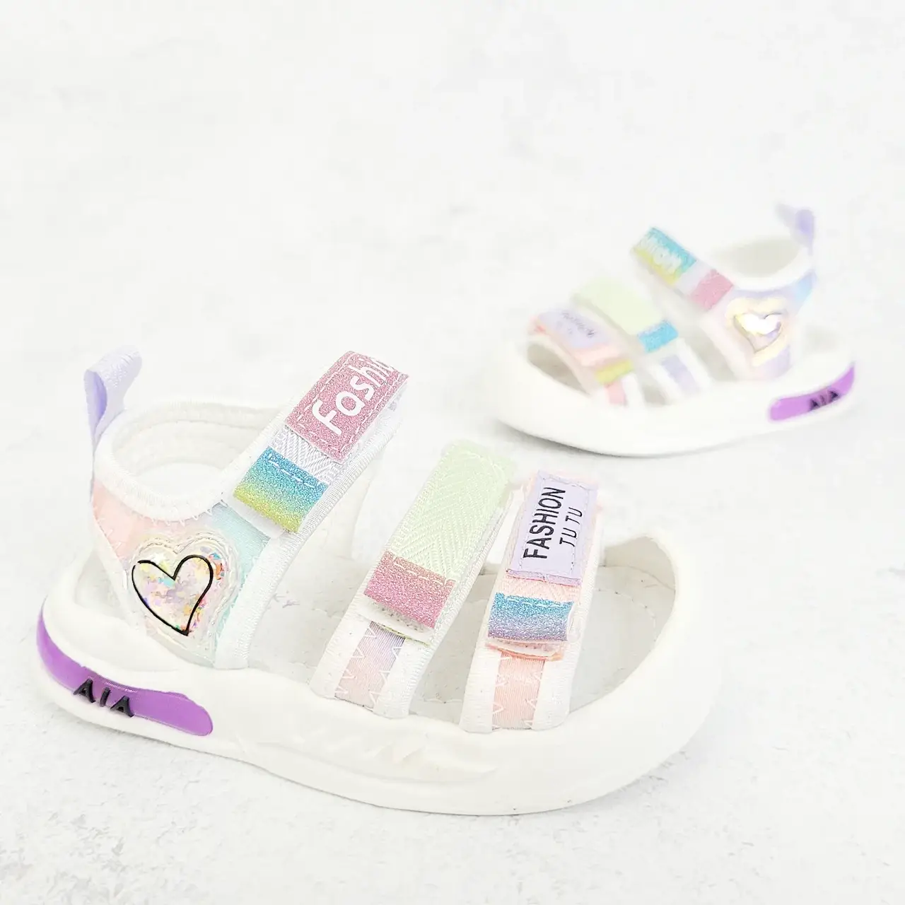 Босоніжки для дівчинки р. 21-25 23
Босоніжки для дівчинки р. 21-25 23