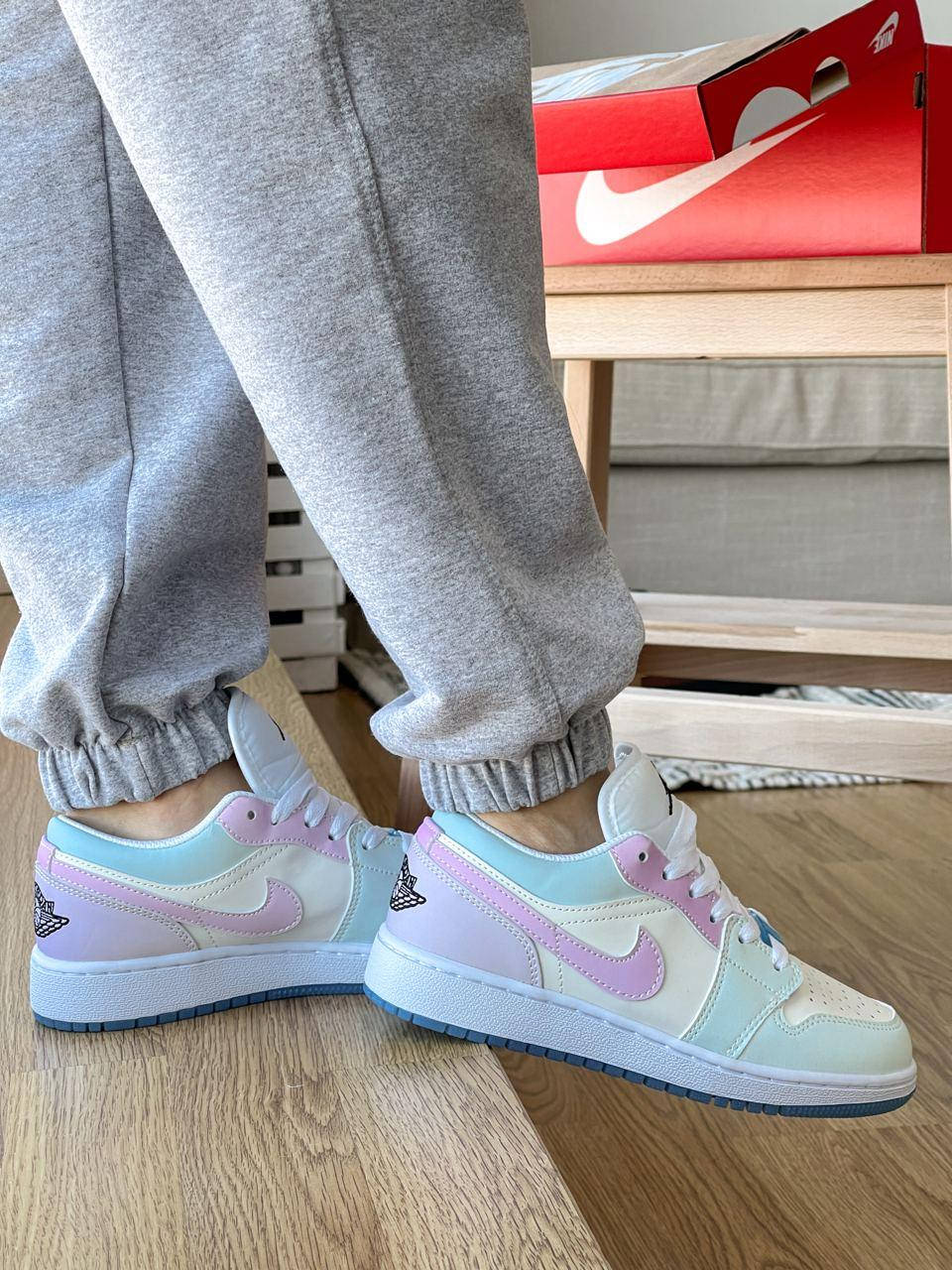 Кроссовки женские Nike Air Jordan 1 Retro меняют цвет на солнце Найк Джордан натуральная кожа. Код PL-0697 38, Разные цвета
Кроссовки женские Nike Air Jordan 1 Retro меняют цвет на солнце Найк Джордан натуральная кожа. Код PL-0697 38, Разные цвета