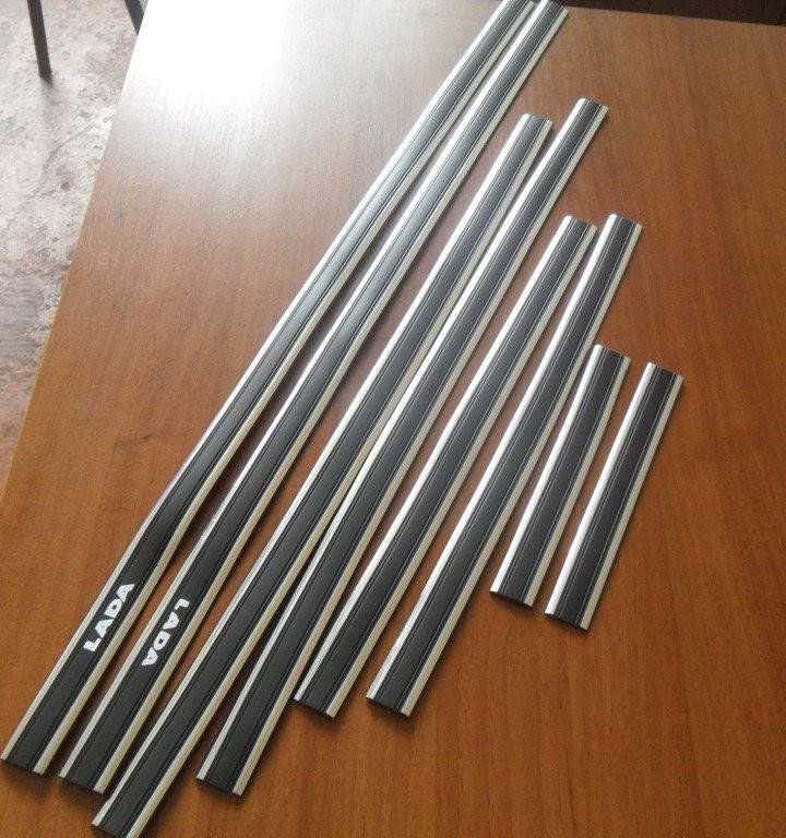 Молдинги дверей на ВАЗ 2101 2104 2105 2106 2107 "LADA" MOLBERG (узкие 3,5 см) 2 хром полосы для авто 
Молдинги дверей на ВАЗ 2101 2104 2105 2106 2107 "LADA" MOLBERG (узкие 3,5 см) 2 хром полосы для авто