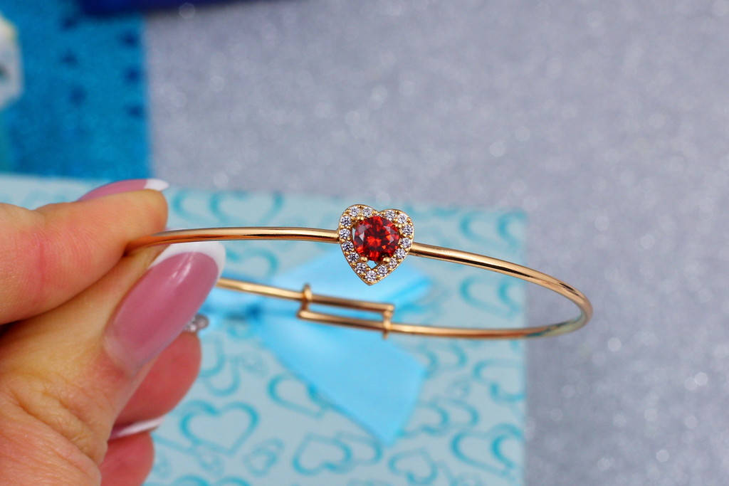 Браслет Xuping Jewelry детский сердечко с красным камнем 5.5 см 5 мм на руку от 14 см до 16 см золотистый
Браслет Xuping Jewelry детский сердечко с красным камнем 5.5 см 5 мм на руку от 14 см до 16 см золотистый