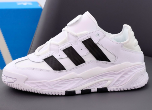 Кроссовки мужские Adidas Niteball белые с черным Адидас Найтбол натуральная кожа прошиты. код KD-14117, Белый
Кроссовки мужские Adidas Niteball белые с черным Адидас Найтбол натуральная кожа прошиты. код KD-14117, Белый