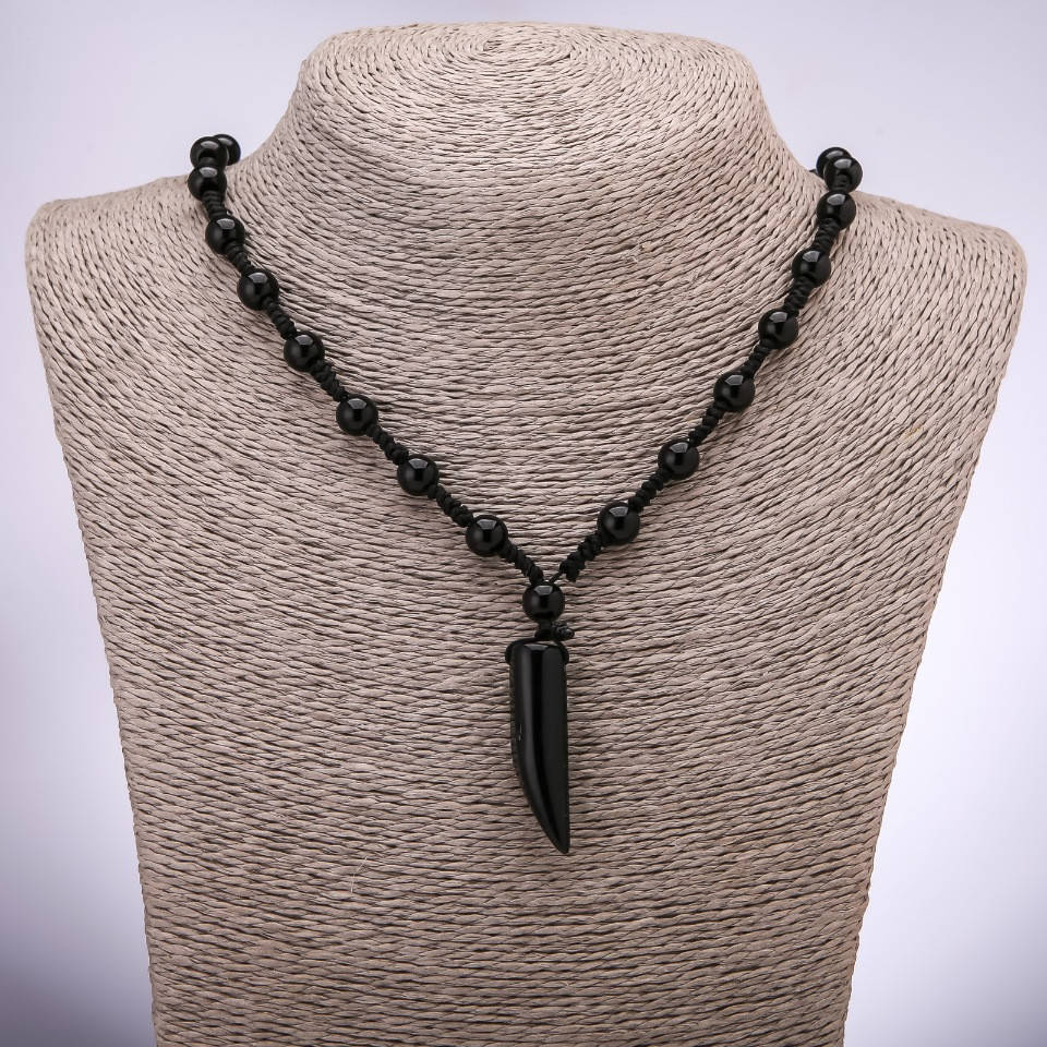 Кулон на бусах из Агата "Клык" d-10х37мм L-70см 
Кулон на бусах из Агата "Клык" d-10х37мм L-70см