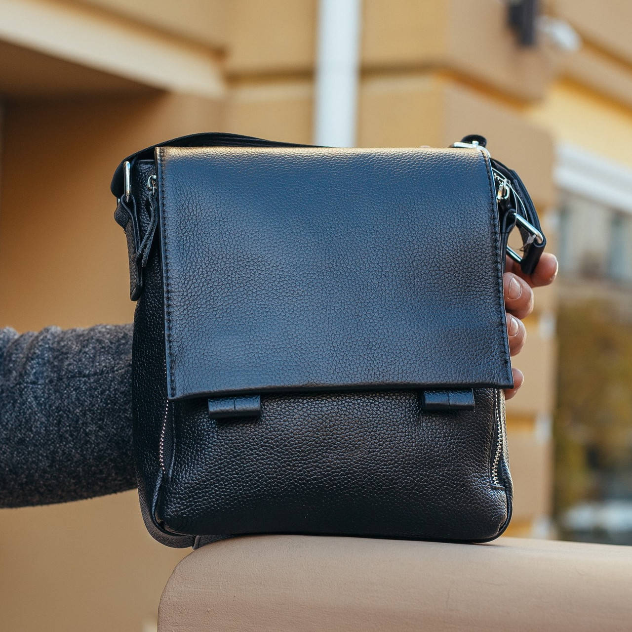 Кожаная мужская сумка через плечо вместительная барсетка из кожи черная кожа Турецкая, Черный
Кожаная мужская сумка через плечо вместительная барсетка из кожи черная кожа Турецкая, Черный