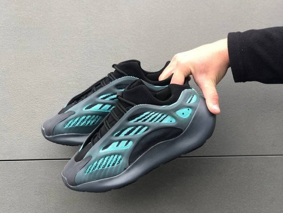 Мужские кроссовки Adidas Yeezy 700 v3 Black Blue (адидас изи 700, черные/синие), Черный
Мужские кроссовки Adidas Yeezy 700 v3 Black Blue (адидас изи 700, черные/синие), Черный
