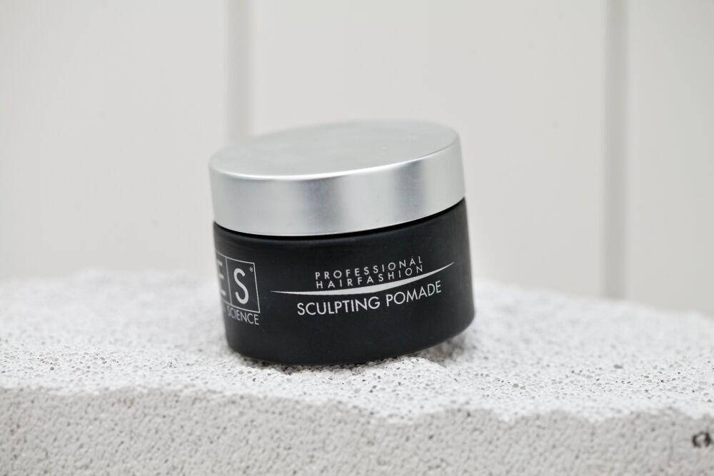 Скульптурная помада для волос BES HAIR FASHION (50 мл.) 
Скульптурная помада для волос BES HAIR FASHION (50 мл.)