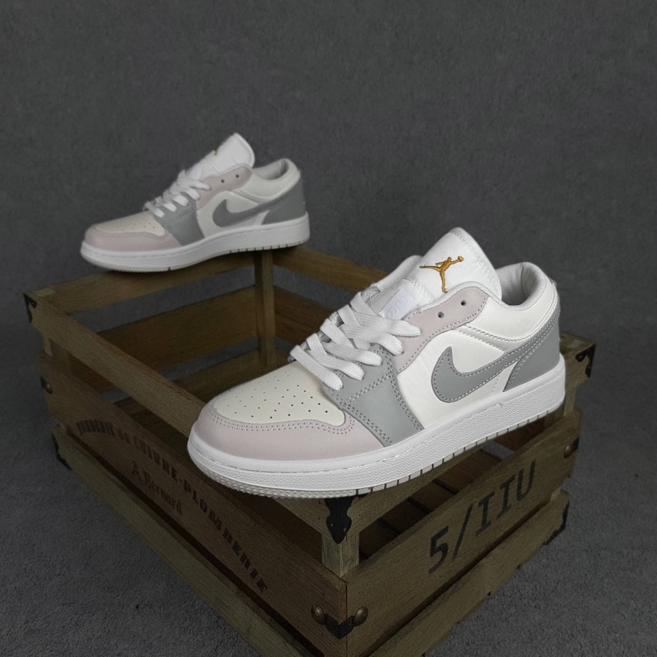 Nike Air J0rdan 1 low бежевые женские демисезонные кроссовки.Лето/осень/весна, женские прескожа кроссовки., Бежевый
Nike Air J0rdan 1 low бежевые женские демисезонные кроссовки.Лето/осень/весна, женские прескожа кроссовки., Бежевый